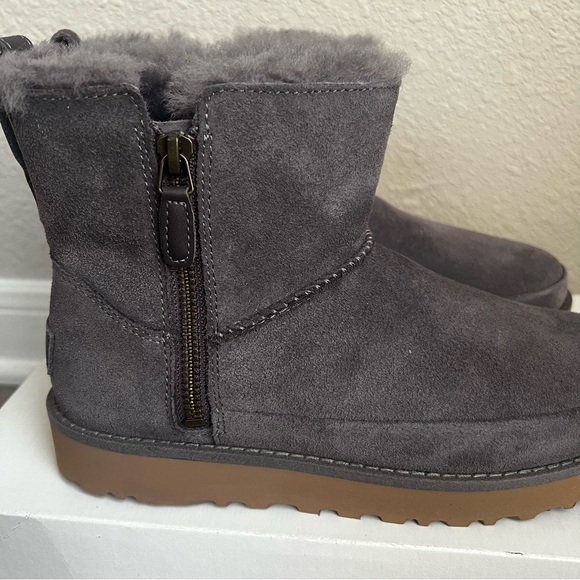New UGG Classic Mini Suede Zip Boots SHADE Size 6 Waterproof - Picture 6 of 8